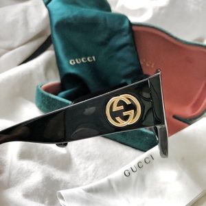 GUCCI large logo black sunglasses with case!